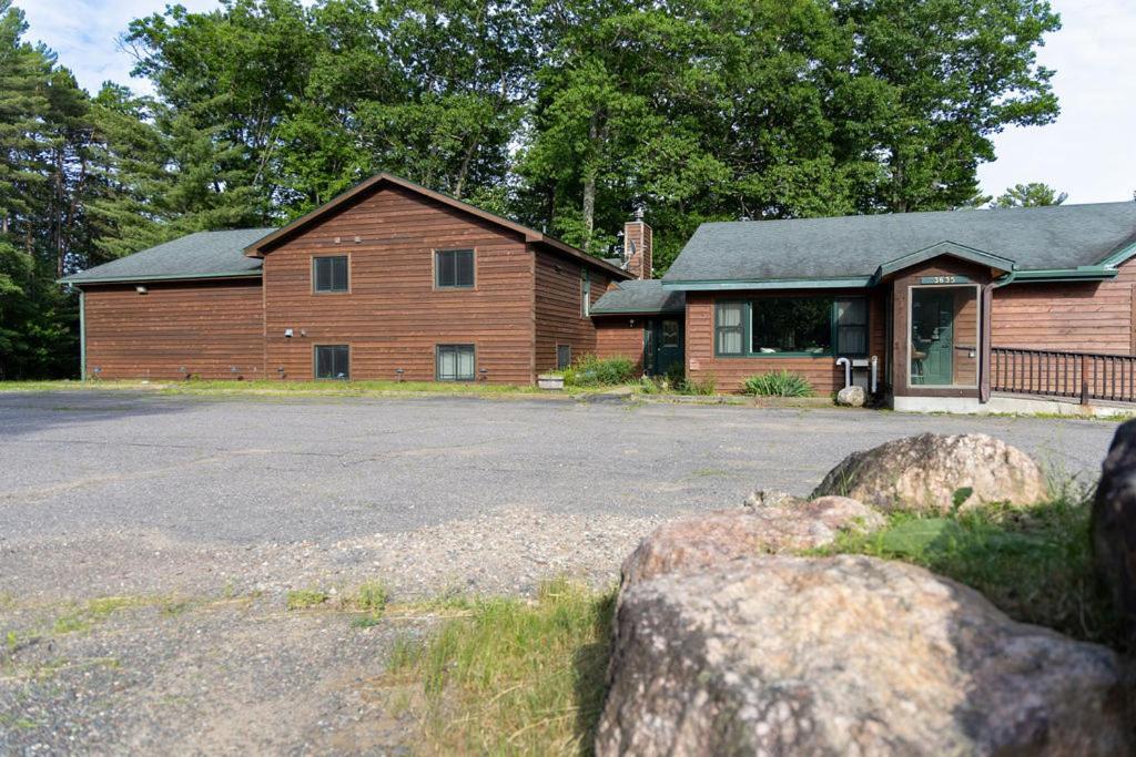Twelve Pines Resort - South Lodge With Private Pier On Catfish Lake Eagle River Exterior photo